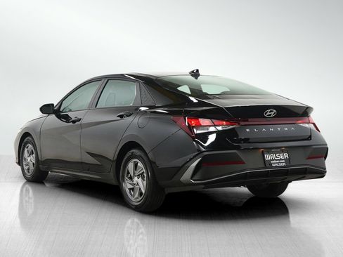 New 2025 Hyundai Elantra SE image 5
