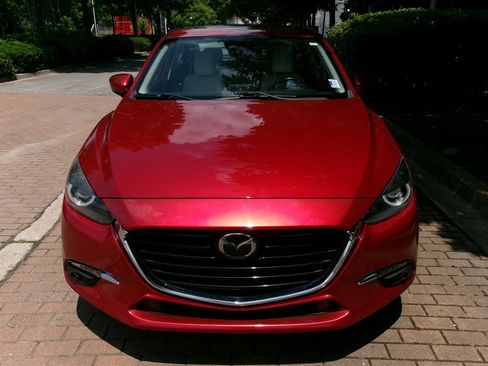 Used 2018 MAZDA MAZDA3 Grand Touring w/ Premium Equipment Package FWD image 2