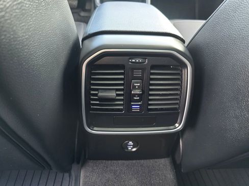 Used 2023 Porsche Macan image 22