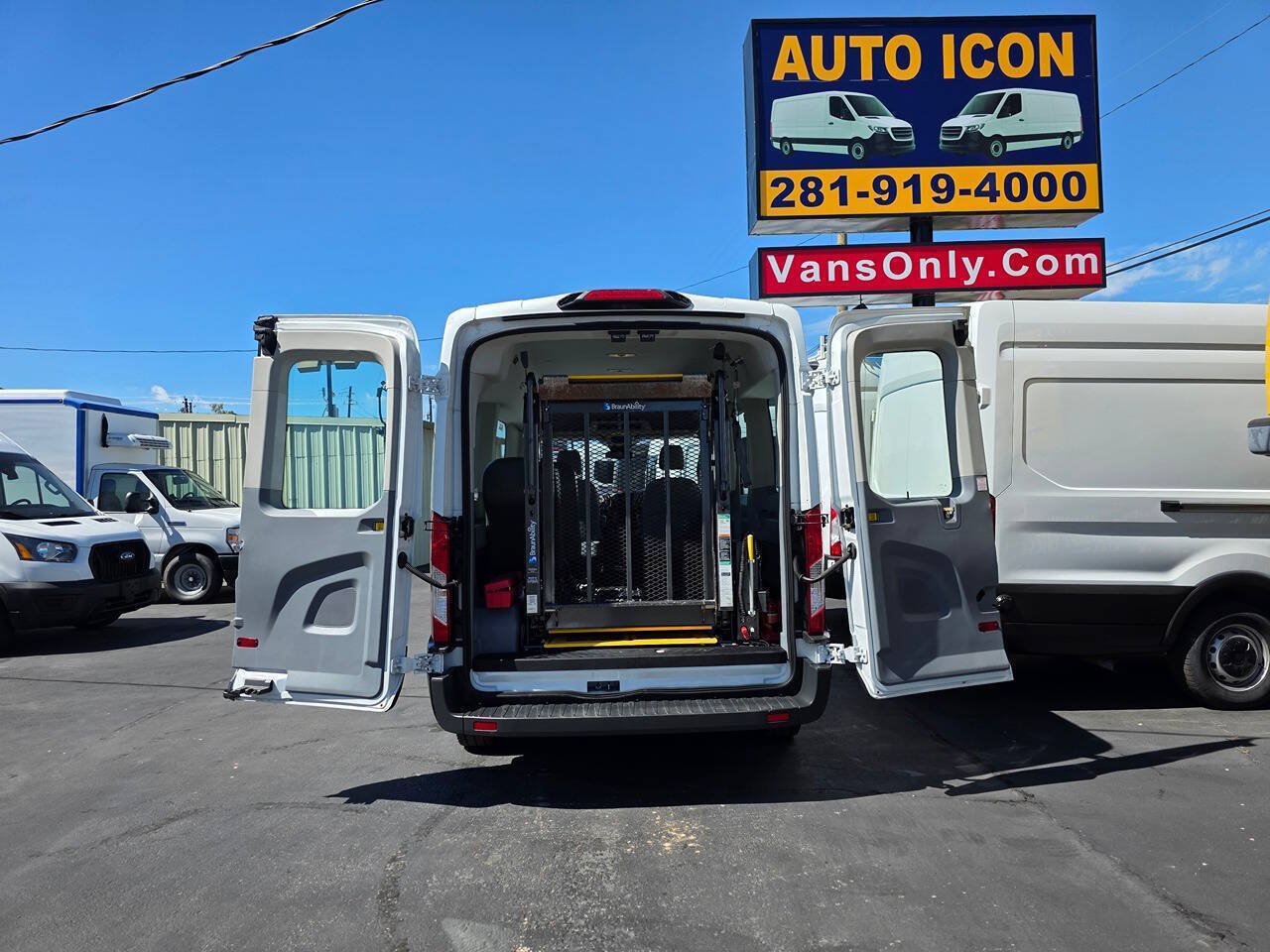 Used 2018 Ford Transit 150 XL RWD image 28