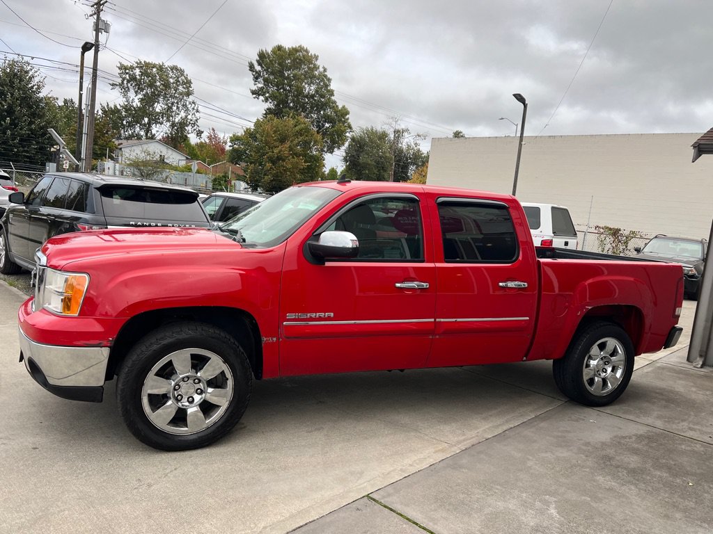Used 2011 GMC Sierra 1500 SLE w/ Regional Value Package AWD/4WD image 4