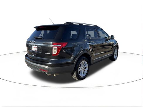 Used 2014 Ford Explorer XLT image 3