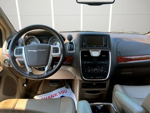 Used 2015 Chrysler Town & Country Touring-L w/ Driver Convenience Group FWD image 16