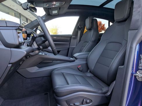 New 2025 Porsche Macan Turbo Electric image 5