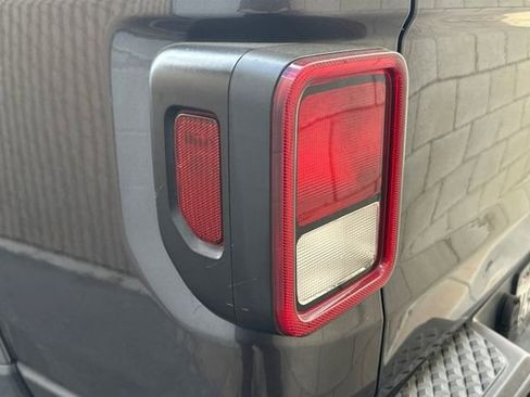 Used 2022 Jeep Gladiator Sport AWD/4WD image 13