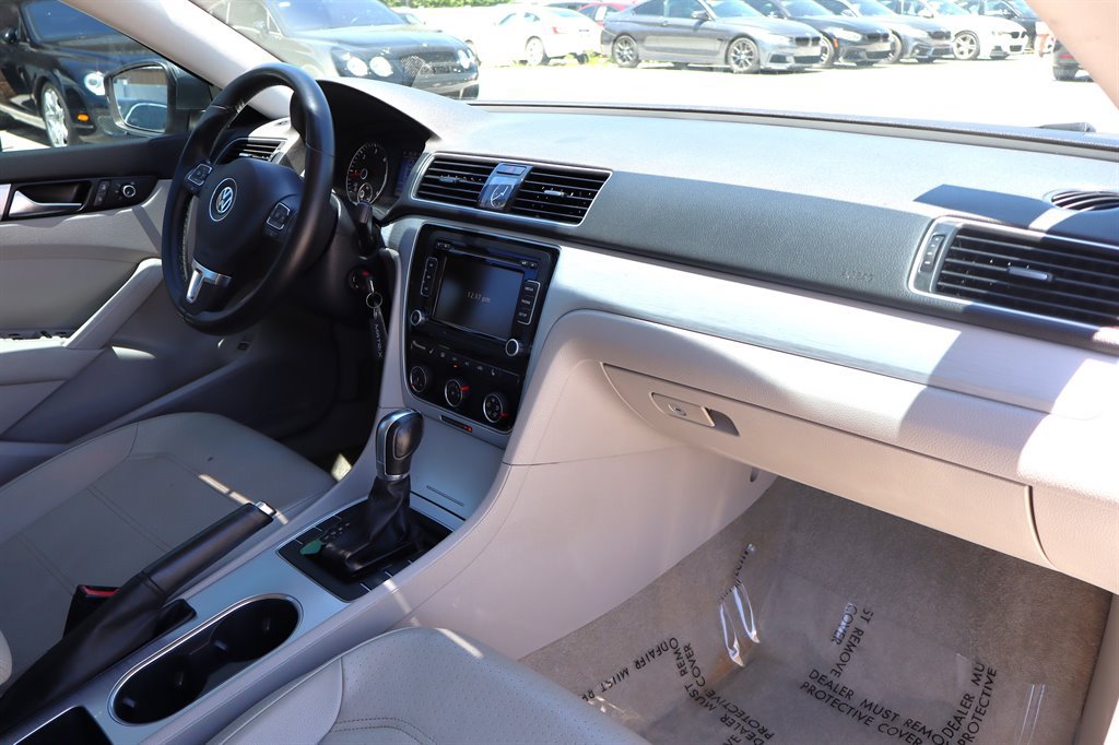 Used 2013 Volkswagen Passat TDI SE FWD image 18