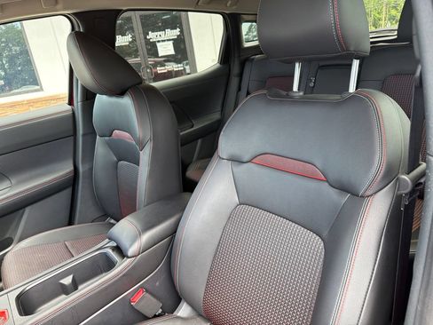 Used 2026 Nissan Kicks SR FWD image 3
