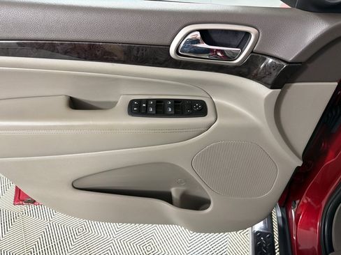 Used 2011 Jeep Grand Cherokee Laredo w/ Mopar Chrome Edition Group AWD/4WD image 9