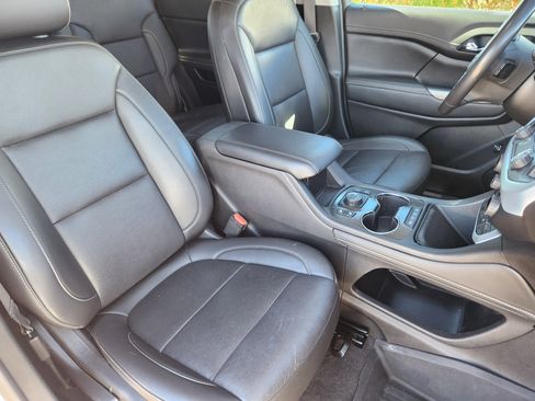 Used 2021 GMC Acadia SLT w/ LPO, Bright Accent Package image 11