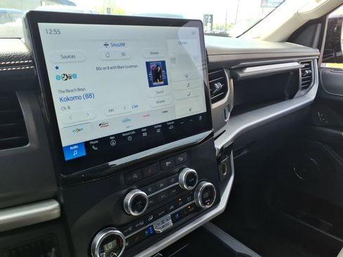 Used 2024 Ford Expedition XLT image 34