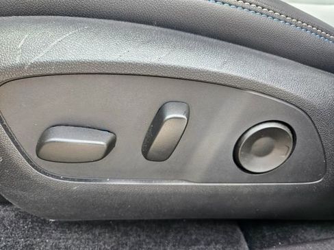 Used 2025 Chevrolet Equinox EV LT image 9