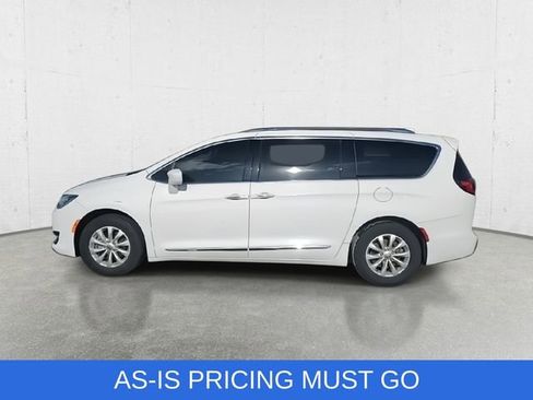 Used 2018 Chrysler Pacifica Touring-L Plus image 5