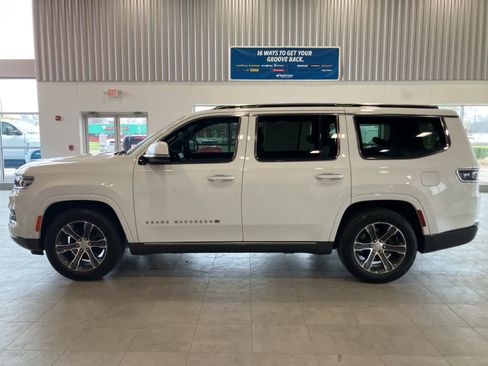 Used 2022 Jeep Grand Wagoneer Series I AWD/4WD image 8