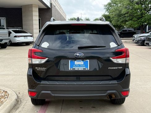 Used 2020 Subaru Forester Premium image 4