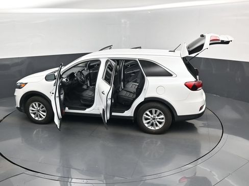 Used 2020 Kia Sorento FWD V6 image 17