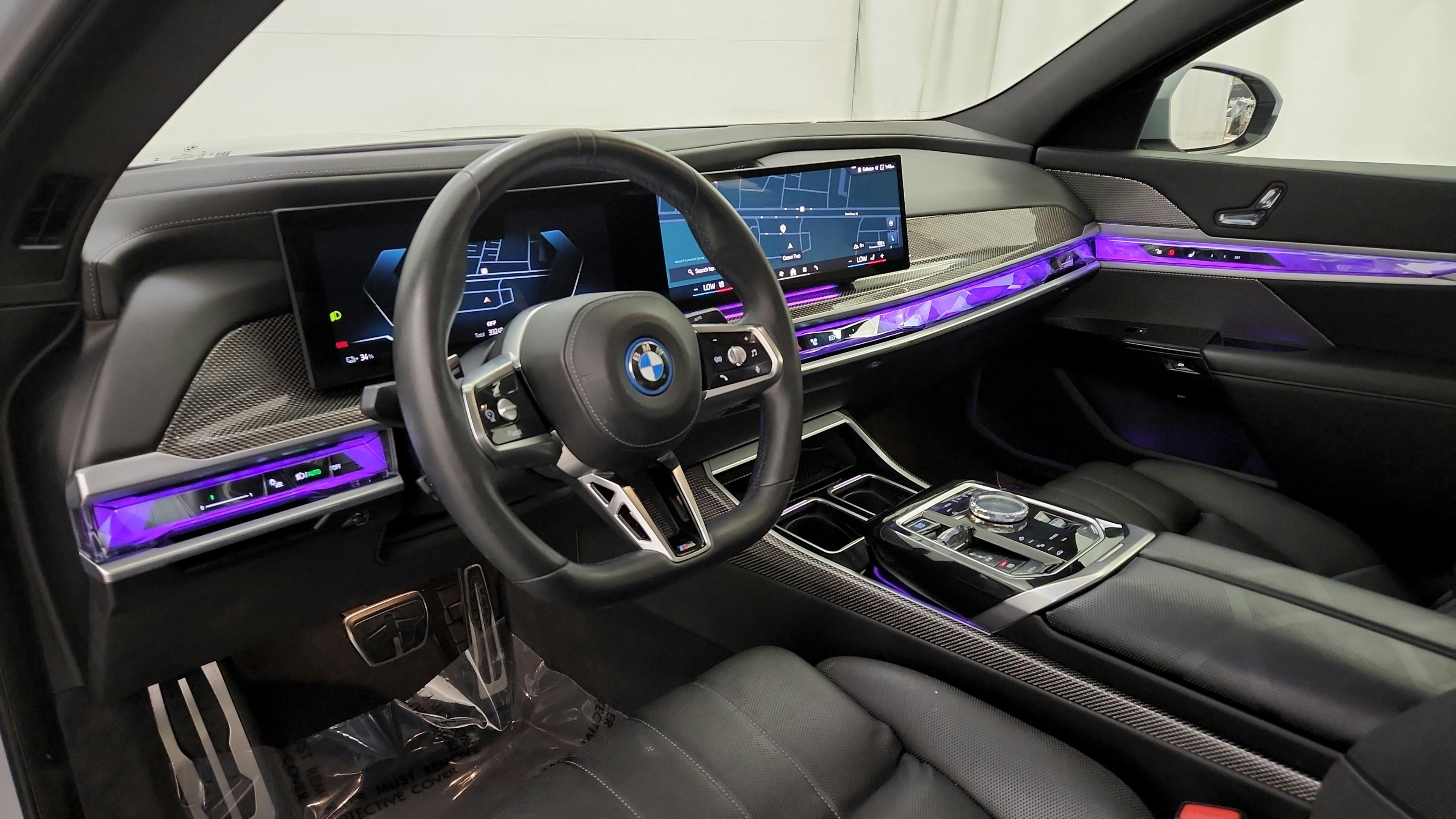 Used 2023 BMW i7 xDrive60 w/ Parking Assistance Package AWD/4WD image 16