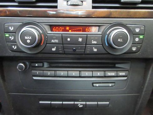 Used 2011 BMW 328i xDrive Sedan AWD/4WD image 19