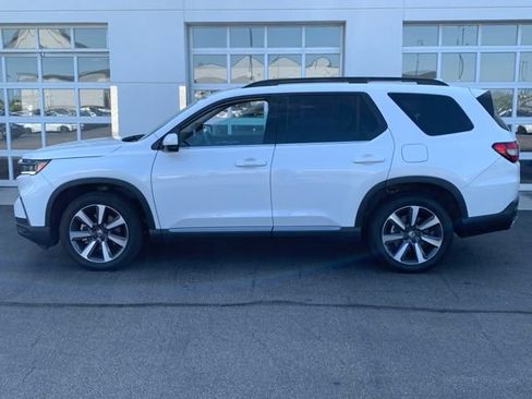 Used 2023 Honda Pilot Touring image 3