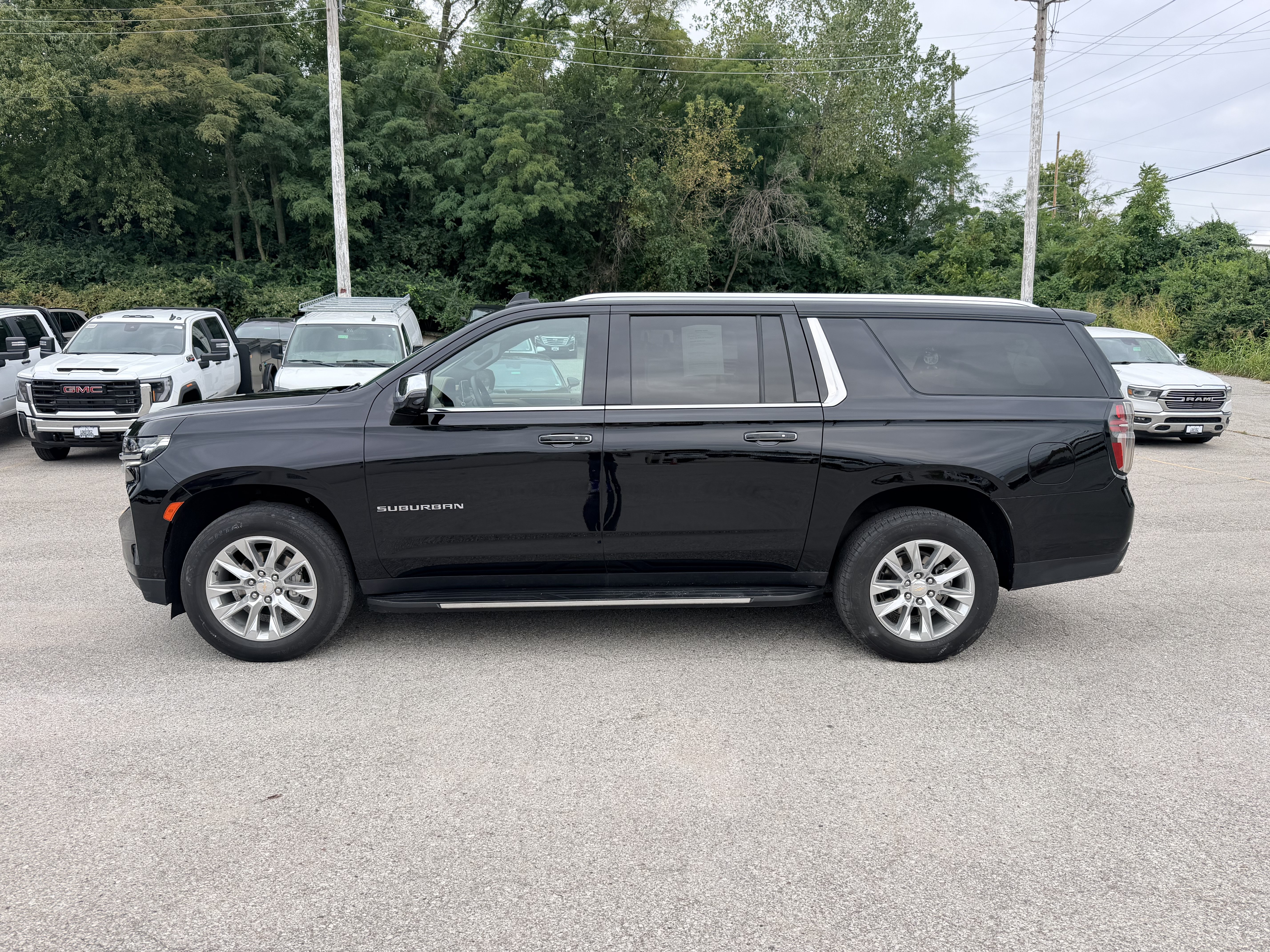 Used 2024 Chevrolet Suburban Premier AWD/4WD image 3