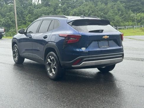 Used 2024 Chevrolet Trax LT w/ Driver Confidence Package FWD image 21