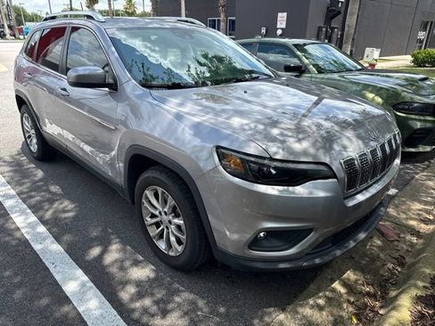 Used 2021 Jeep Cherokee Latitude Lux FWD image 2