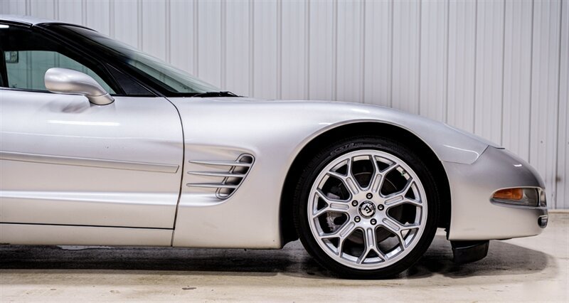 Used 2002 Chevrolet Corvette Coupe w/ Preferred Equipment Group1 RWD image 26