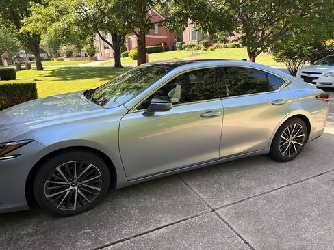 Used 2024 Lexus ES 350 w/ Premium Package FWD image 2