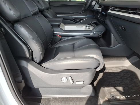 New 2025 Lincoln Navigator L Reserve image 8