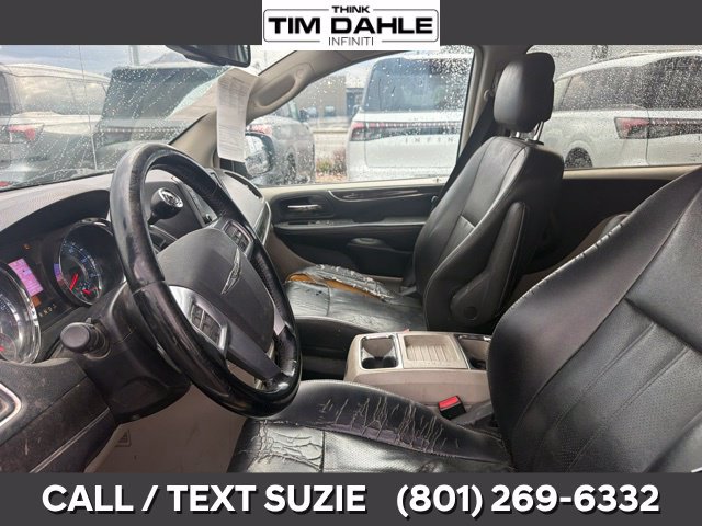 Used 2012 Chrysler Town & Country Touring w/ Entertainment Group #1 FWD image 2