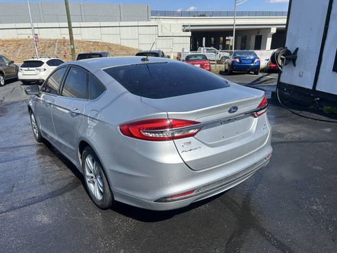 Used 2018 Ford Fusion SE w/ Fusion SE Technology Package image 10