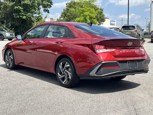 Used 2025 Hyundai Elantra Sport FWD image 11
