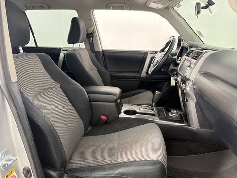 Used 2015 Toyota 4Runner SR5 AWD/4WD image 30