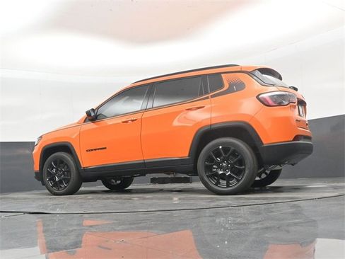 New 2026 Jeep Compass Latitude w/ Mopar Graphics Package image 39