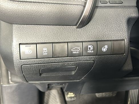 Used 2024 Toyota Camry SE FWD image 19