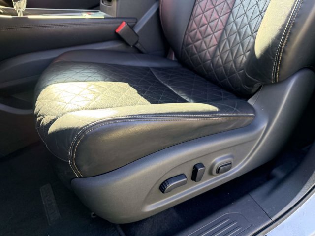 Used 2023 Nissan Murano Platinum AWD/4WD image 17