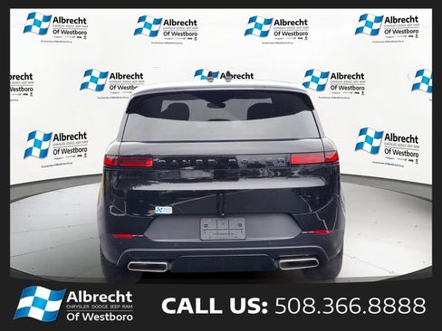 Used 2025 Land Rover Range Rover Sport SE AWD/4WD image 4