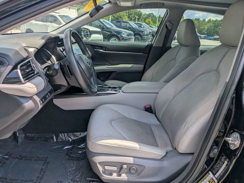 Used 2020 Toyota Camry XSE FWD image 18