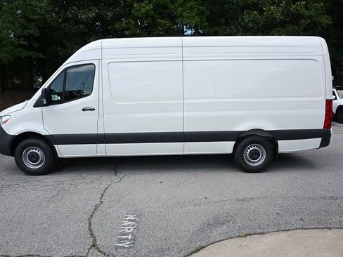 Used 2025 Mercedes-Benz Sprinter 2500 image 3