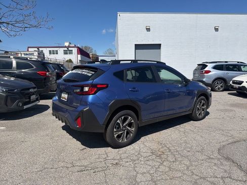 Used 2025 Subaru Crosstrek 2.0i Premium image 3