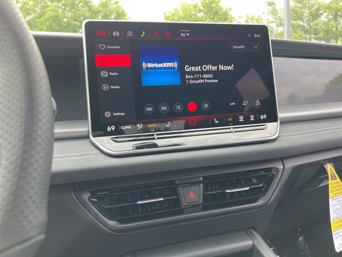 New 2026 Volkswagen Tiguan SE R-Line FWD image 20