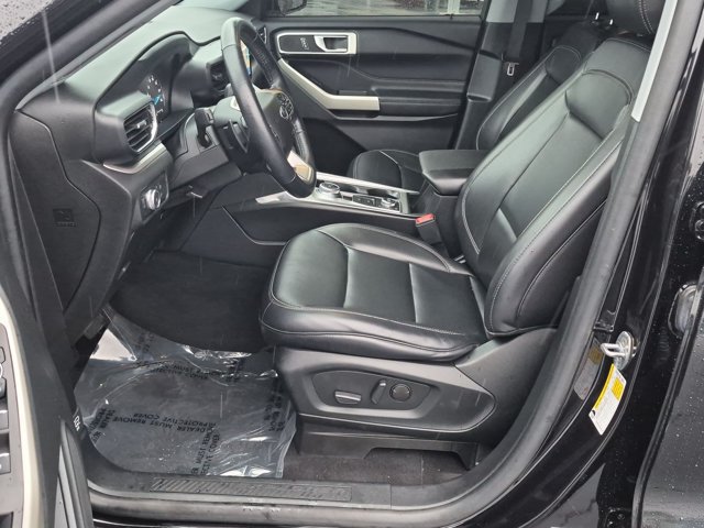 Used 2021 Ford Explorer XLT w/ Equipment Group 202A AWD/4WD image 9