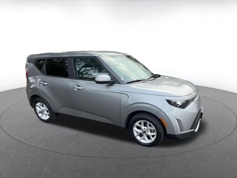 Used 2025 Kia Soul LX w/ LX Technology Package image 2