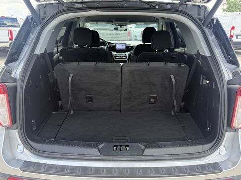 Used 2022 Ford Explorer XLT RWD image 32