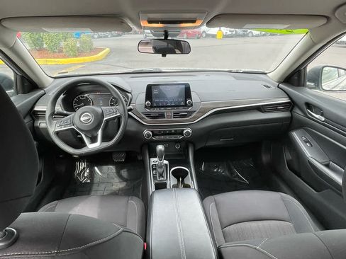 Used 2024 Nissan Altima 2.5 SV FWD image 13