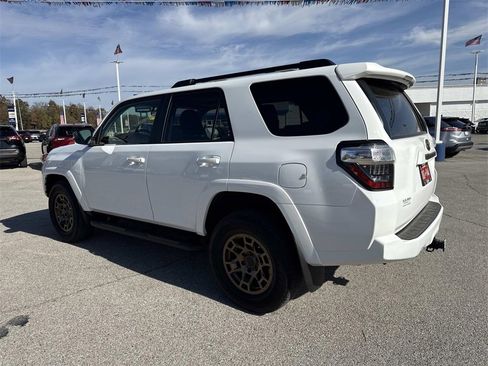 Used 2023 Toyota 4Runner 40th Anniversary SE image 3