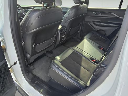 Used 2024 Jeep Grand Cherokee Altitude image 27