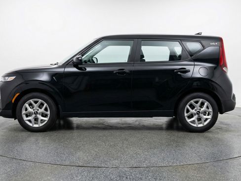 Used 2025 Kia Soul LX w/ LX Technology Package FWD image 5