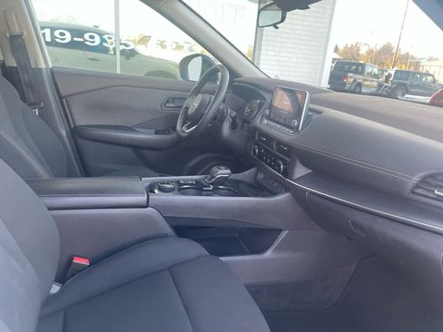 Used 2023 Nissan Rogue S image 10