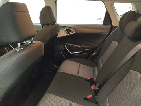 Used 2025 Kia Soul LX w/ LX Technology Package image 18