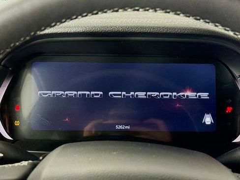 Used 2024 Jeep Grand Cherokee L Limited w/ Black Appearance Package image 12